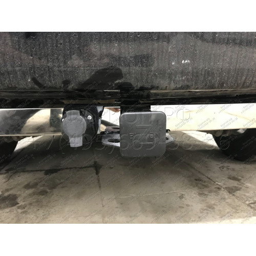 FA 0951-E(N) Бизон Фаркоп с хромированной накладкой на Honda Element 2003-2011 без подрезки бампера. Тип шара: E (легкосъемный шар под квадрат). Нагрузки: 2500/120 кг. Не комплектуется электрикой