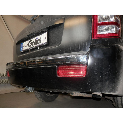 J006A GALIA Полностью оцинкованный фаркоп на Jeep Grand Cherokee WK 2005-2010, Jeep Commander 2006-2010. Подрозетник убирается за бампер. Тип шара: A. Требуется минимальная подрезка бампера. Нагрузки: 3500/150 кг, масса фаркопа 8,92 кг