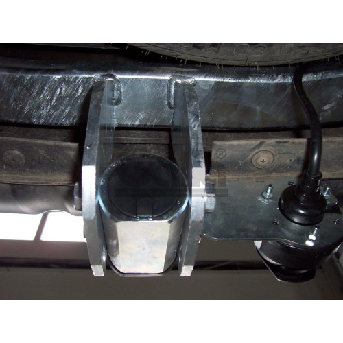 K032C GALIA Полностью оцинкованный фаркоп на Kia Carens 2006-2013. Тип шара: C (горизонтальный съемный). Невидимый вырез бампера. Нагрузки: 1500/75 кг, масса фаркопа 17,17 кг