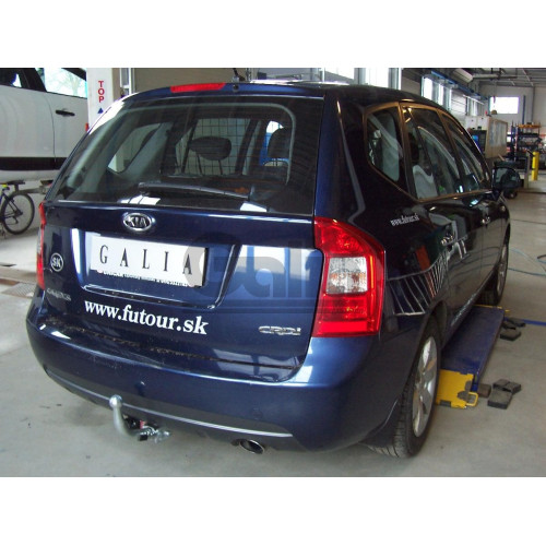 K032C GALIA Полностью оцинкованный фаркоп на Kia Carens 2006-2013. Тип шара: C (горизонтальный съемный). Невидимый вырез бампера. Нагрузки: 1500/75 кг, масса фаркопа 17,17 кг