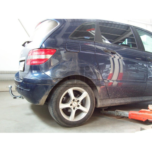 M113C GALIA Полностью оцинкованный фаркоп на Mercedes A-Class w169 2004-2012, Mercedes B-Class w245 2005-2011. Подрозетник убирается за бампер. Тип шара: C (горизонтальный съемный). Невидимый вырез бампера. Нагрузки: 1500/75 кг, масса фаркопа 16,37 кг