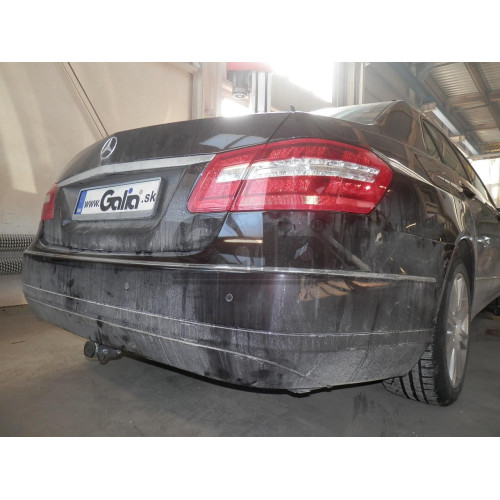M138A GALIA Полностью оцинкованный фаркоп на Mercedes E-Class w212 седан, кроме AMG 2009-2016. Подрозетник убирается за бампер. Тип шара: A. Без выреза бампера. Нагрузки: 2200/100 кг, масса фаркопа 19,02 кг