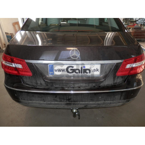 M138A GALIA Полностью оцинкованный фаркоп на Mercedes E-Class w212 седан, кроме AMG 2009-2016. Подрозетник убирается за бампер. Тип шара: A. Без выреза бампера. Нагрузки: 2200/100 кг, масса фаркопа 19,02 кг