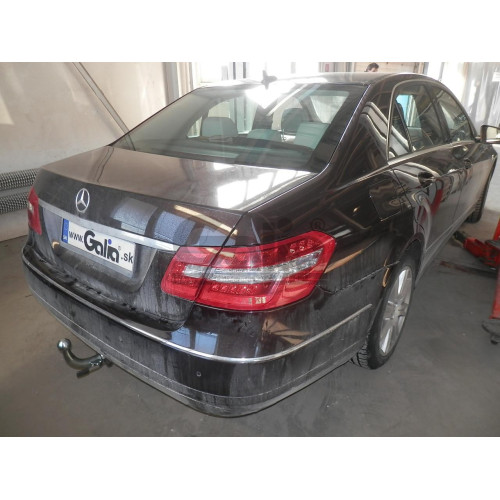 M138A GALIA Полностью оцинкованный фаркоп на Mercedes E-Class w212 седан, кроме AMG 2009-2016. Подрозетник убирается за бампер. Тип шара: A. Без выреза бампера. Нагрузки: 2200/100 кг, масса фаркопа 19,02 кг