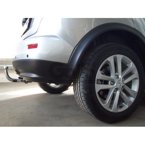 N053C GALIA Полностью оцинкованный фаркоп на Nissan Juke 2WD 2011-2019. Подрозетник убирается за бампер. Шар перекрывает противотуманную фару. Тип шара: C (горизонтальный съемный). Невидимый вырез бампера. Нагрузки: 1400/75 кг, масса фаркопа 18,17 кг