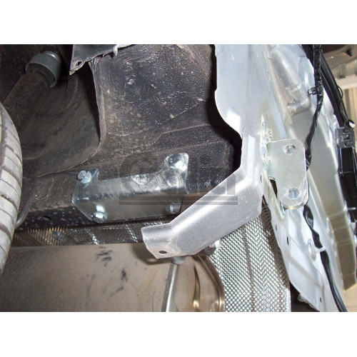 N053C GALIA Полностью оцинкованный фаркоп на Nissan Juke 2WD 2011-2019. Подрозетник убирается за бампер. Шар перекрывает противотуманную фару. Тип шара: C (горизонтальный съемный). Невидимый вырез бампера. Нагрузки: 1400/75 кг, масса фаркопа 18,17 кг