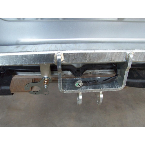 N053C GALIA Полностью оцинкованный фаркоп на Nissan Juke 2WD 2011-2019. Подрозетник убирается за бампер. Шар перекрывает противотуманную фару. Тип шара: C (горизонтальный съемный). Невидимый вырез бампера. Нагрузки: 1400/75 кг, масса фаркопа 18,17 кг
