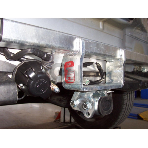N053C GALIA Полностью оцинкованный фаркоп на Nissan Juke 2WD 2011-2019. Подрозетник убирается за бампер. Шар перекрывает противотуманную фару. Тип шара: C (горизонтальный съемный). Невидимый вырез бампера. Нагрузки: 1400/75 кг, масса фаркопа 18,17 кг
