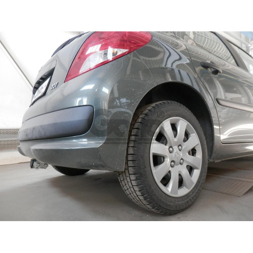 P032C GALIA Полностью оцинкованный фаркоп на Peugeot 207 хетчбек 2006-2012. Тип шара: C (горизонтальный съемный). Установка без снятия и выреза бампера. Нагрузки: 1150/46 кг, масса фаркопа 17,36 кг