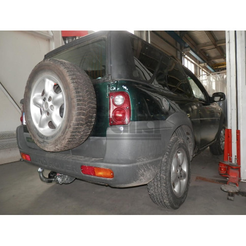 R049C GALIA Полностью оцинкованный фаркоп на Land Rover Freelander I 1997-2006. Особенности: запасное колесо на задней двери. Тип шара: C (горизонтальный съемный). Установка без снятия и выреза бампера. Нагрузки: 2000/125 кг, масса фаркопа 20,36 кг