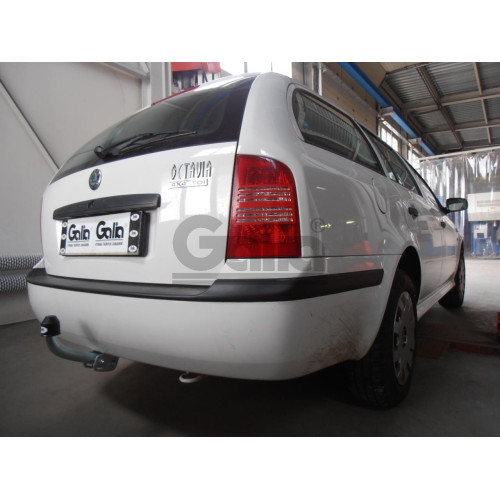 S087C GALIA Полностью оцинкованный фаркоп на Skoda Octavia 4WD седан, 4WD купе, 4WD универсал (колесная база 2518 мм) 1998-2010, Volkswagen Golf IV универсал 1997-2005, включая 4WD. Подрозетник убирается за бампер. Тип шара: C (горизонтальный съемный). Не