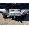 TCU00113 ТСС Фаркоп на Mitsubishi L200 2015-2019, 2019-2023 (с задним бампером) с накладкой с надписью Mitsubishi без подрезки бампера. Тип шара: E (шаровый узел под американский квадрат). Нагрузки: 2500/100 кг