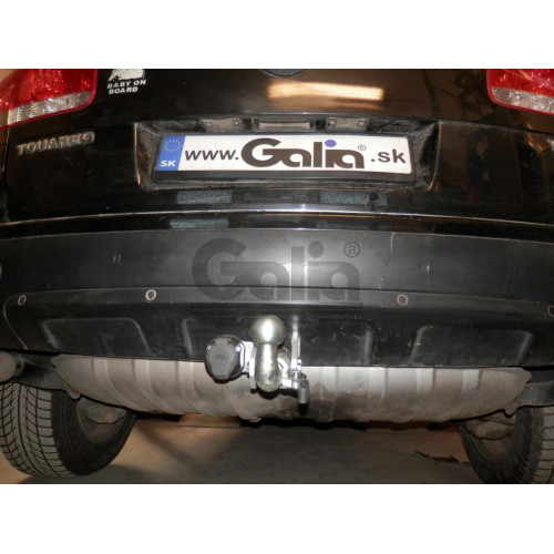 V052C GALIA Полностью оцинкованный фаркоп на Audi Q7 2006-2015, Porsche Cayenne 2002-2010, 2010-2018, Volkswagen Touareg 2002-2010, 2010-2018. Тип шара: C (горизонтальный съемный). Минимальная подрезка бампера. Нагрузки: 3500/140 кг, масса фаркопа 17,97 к