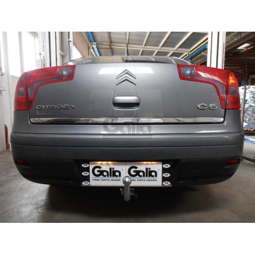 C039C GALIA Полностью оцинкованный фаркоп на Citroen C5 II лифтбек 2004-2008. Особенности: для модели с номерным знаком на заднем бампере. Подрозетник убирается за бампер. Тип шара: C (горизонтальный съемный). Невидимый вырез бампера. Нагрузки: 1600/75 кг