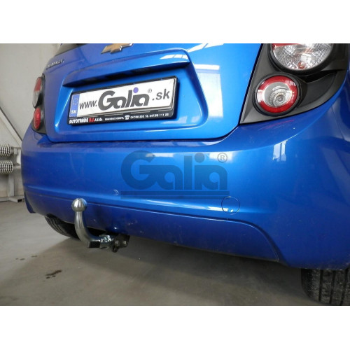 C070C GALIA Полностью оцинкованный фаркоп на Chevrolet Aveo хетчбек 2011-2015. Подрозетник убирается за бампер. Тип шара: C (горизонтальный съемный). Невидимый вырез бампера. Нагрузки: 1200/50 кг, масса фаркопа 15,17 кг