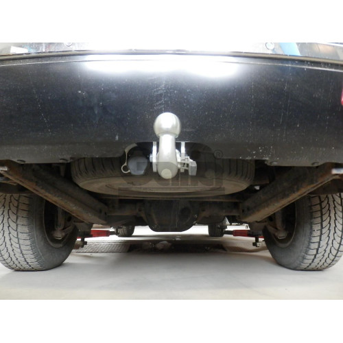 J006C GALIA Полностью оцинкованный фаркоп на Jeep Grand Cherokee WK 2005-2010, Jeep Commander 2006-2010. Подрозетник убирается за бампер. Тип шара: C (горизонтальный съемный). Требуется минимальная подрезка бампера. Нагрузки: 3500/150 кг, масса фаркопа 10