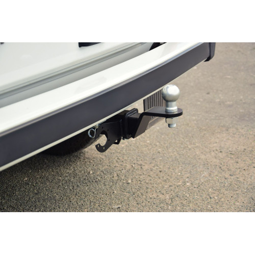 LNI-95-991122.00 PT GROUP Фаркоп на Lada Niva Legend 2021-, Lada Niva 4x4 2121, 2131 1995-2006, Lada 4x4 2006-2020 без подрезки бампера. Тип шара: E (легкосъемный шар под квадрат). Нагрузки: 1900/50 кг, масса фаркопа 15,1 кг (без электрики в комплекте)