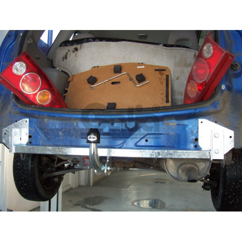 M020C GALIA Полностью оцинкованный фаркоп на Mazda Premacy 1999-2004. Тип шара: C (горизонтальный съемный). Без выреза бампера. Нагрузки: 1400/75 кг, масса фаркопа 19,1 кг