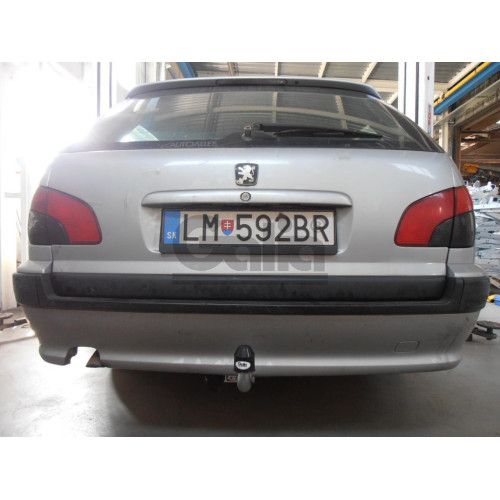 P014C GALIA Полностью оцинкованный фаркоп на Peugeot 406 универсал 1996-2004. Подрозетник убирается за бампер. Тип шара: C (горизонтальный съемный). Подрезка бампера. Нагрузки: 1700/80 кг, масса фаркопа 16,57 кг