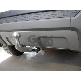 R093C GALIA Полностью оцинкованный фаркоп на Land Rover Range Rover Evoque 2011-2019. Тип шара: C (горизонтальный съемный). Невидимый вырез бампера. Нагрузки: 2000/125 