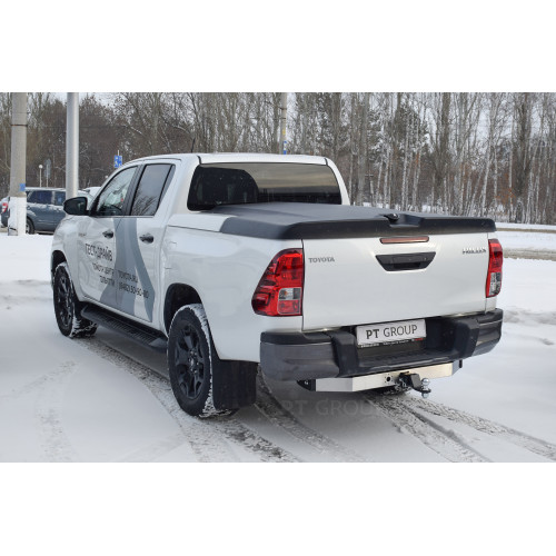 THI-15-991124.00 PT GROUP Фаркоп с нержавеющей накладкой на Sollers ST6 2023-, Sollers ST8 2025-, Toyota Hilux 2015-, JAC T6 2015-, JAC T8 2023-, JAC T8 Pro 2023- без подрезки бампера. Тип шара: E (легкосъемный шар под квадрат). Нагрузки: 3500/140 кг, мас