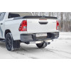 THI-15-991124.00 PT GROUP Фаркоп с нержавеющей накладкой на Sollers ST6 2023-, Sollers ST8 2025-, Toyota Hilux 2015-, JAC T6 2015-, JAC T8 2023-, JAC T8 Pro 2023- без подрезки бампера. Тип шара: E (легкосъемный шар под квадрат). Нагрузки: 3500/140 кг, мас