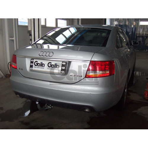 A039C GALIA Полностью оцинкованный фаркоп на Audi A6 седан/универсал 2004-2011, в т.ч. 4WD (Quattro), Audi A6 Allroad Quattro 2006-2012. Подрозетник убирается за бампер. Тип шара: C (горизонтальный съемный). Невидимый вырез бампера. Нагрузки: 2100/85 кг, 
