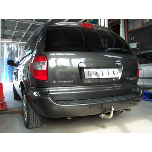 C023C GALIA Полностью оцинкованный фаркоп на Chrysler Grand Voyager IV 2001-2007, Dodge Caravan IV 2001-2007 2WD, 4WD - только 5-местную модель (не подходит на Stow n Go). Подрозетник убирается за бампер. Тип шара: C (горизонтальный съемный). Невидимый вы