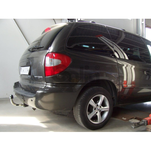 C023C GALIA Полностью оцинкованный фаркоп на Chrysler Grand Voyager IV 2001-2007, Dodge Caravan IV 2001-2007 2WD, 4WD - только 5-местную модель (не подходит на Stow n Go). Подрозетник убирается за бампер. Тип шара: C (горизонтальный съемный). Невидимый вы