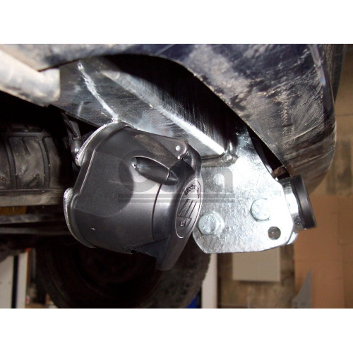 C047C GALIA Полностью оцинкованный фаркоп на Citroen Xsara Picasso 2000-2010. Особенности: с 2006- необходим блок согласования. Тип шара: C (горизонтальный съемный). Установка без снятия и выреза бампера. Нагрузки: 1300/80 кг, масса фаркопа 15,37 кг
