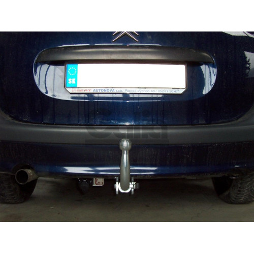C047C GALIA Полностью оцинкованный фаркоп на Citroen Xsara Picasso 2000-2010. Особенности: с 2006- необходим блок согласования. Тип шара: C (горизонтальный съемный). Установка без снятия и выреза бампера. Нагрузки: 1300/80 кг, масса фаркопа 15,37 кг