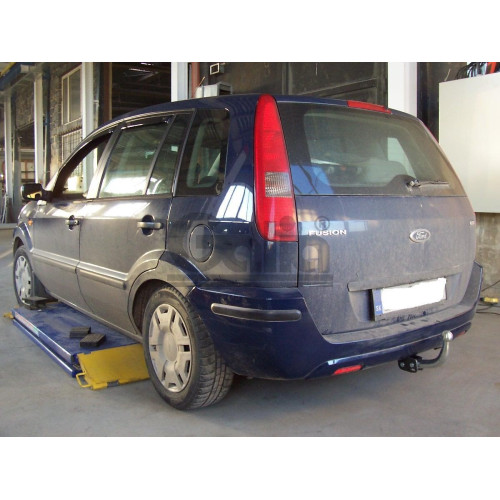 F082C GALIA Полностью оцинкованный фаркоп на Ford Fusion 2002-2012, в т.ч. модели с парктрониками. Тип шара: C (горизонтальный съемный). Без выреза бампера. Нагрузки: 1100/50 кг, масса фаркопа 14,47 кг