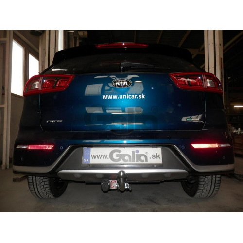 K040C GALIA Полностью оцинкованный фаркоп на Kia Niro 2016-2021. Тип шара: C (горизонтальный съемный). Невидимый вырез бампера. Нагрузки: 1300/100 кг, масса фаркопа 14,87 кг