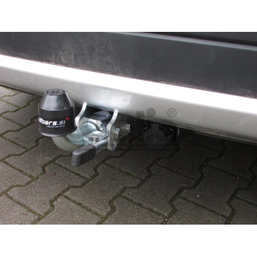 M126C GALIA Полностью оцинкованный фаркоп на Mitsubishi Outlander 2012-2019, 2019-2022. Подрозетник убирается за бампер. Тип шара: C (горизонтальный съемный). Подрезка бампера. Нагрузки: 2000/100 кг, масса фаркопа 22,77 кг