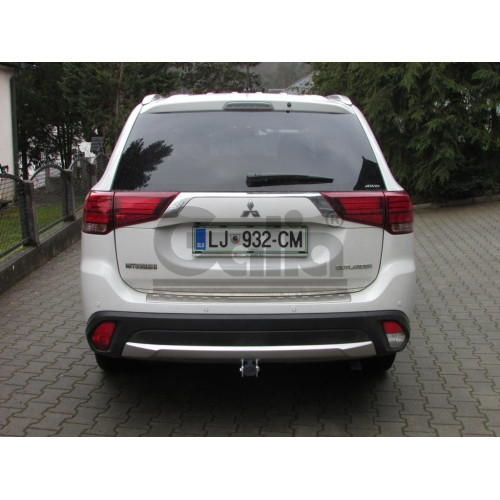 M126C GALIA Полностью оцинкованный фаркоп на Mitsubishi Outlander 2012-2019, 2019-2022. Подрозетник убирается за бампер. Тип шара: C (горизонтальный съемный). Подрезка бампера. Нагрузки: 2000/100 кг, масса фаркопа 22,77 кг