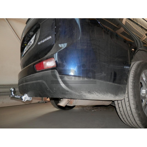 M126C GALIA Полностью оцинкованный фаркоп на Mitsubishi Outlander 2012-2019, 2019-2022. Подрозетник убирается за бампер. Тип шара: C (горизонтальный съемный). Подрезка бампера. Нагрузки: 2000/100 кг, масса фаркопа 22,77 кг