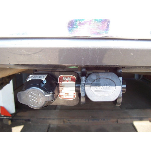O044A GALIA Полностью оцинкованный фаркоп на Opel Meriva A 2003-2010. Подрозетник убирается за бампер. Тип шара: A. Невидимый вырез бампера. Нагрузки: 1300/60 кг, масса фаркопа 18,82 кг