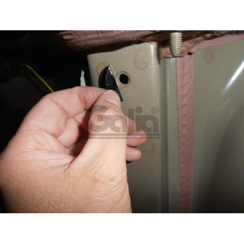 P042C GALIA Полностью оцинкованный фаркоп на Peugeot 208 хетчбек 2012-2019, Citroen C3 2016-. Подрозетник убирается за бампер. Тип шара: C (горизонтальный съемный). Невидимый вырез бампера, установка без снятия бампера. Нагрузки: 1400/50 кг, масса фаркопа