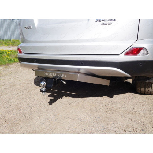 TCU00068 ТСС Фаркоп на Toyota RAV4 2013-2019 с накладкой с надписью Toyota RAV4 без подрезки бампера. Тип шара: E (шаровый узел под американский квадрат). Нагрузки: 1500/80 кг