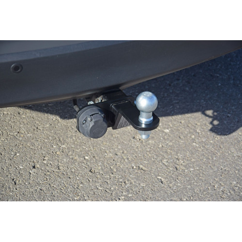 TRV-13-991122.00 PT GROUP Фаркоп на Toyota RAV4 2013-2019. Требуется подрезка бампера. Тип шара: E (легкосъемный шар под квадрат). Нагрузки: 2000/60 кг, масса фаркопа 21 кг (без электрики в комплекте, не комплектуется заглушкой)