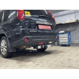 NXT-07-991124.00 PT GROUP Фаркоп с нержавеющей накладкой на Nissan X-Trail T31 2007-2014 без подрезки бампера. Тип шара: E (легкосъемный шар под квадрат). Нагрузки: 220
