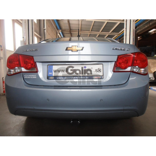 C066A GALIA Полностью оцинкованный фаркоп на Chevrolet Cruze седан/хетчбек 2009-2016. Подрозетник убирается за бампер. Тип шара: A. Невидимый вырез бампера. Нагрузки: 1800/75 кг, масса фаркопа 15,82 кг