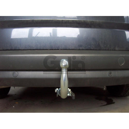 F114A GALIA Полностью оцинкованный фаркоп на Ford Galaxy 2006-2015, Ford S-MAX 2006-2015. Подрозетник убирается за бампер. Тип шара: A. Невидимый вырез бампера. Нагрузки: 1800/100 кг, масса фаркопа 15,12 кг