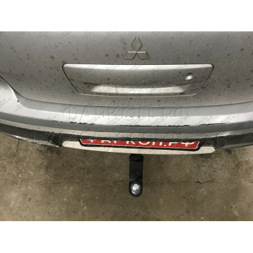 FA 0958-E Бизон Фаркоп на Mitsubishi Outlander 2003-2007 без подрезки бампера. Тип шара: E (легкосъемный шар под квадрат). Нагрузки: 2700/120 кг. Не комплектуется электрикой