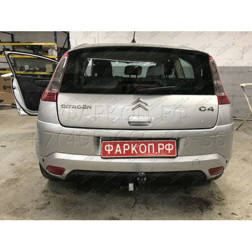 2555-A ORIS Фаркоп на Peugeot 308 хетчбек 09/2007-08/2008, 10/2008-2021, Peugeot 307 хетчбек 2001-5/2005, 6/2005-9/2007, Citroen C4 хетчбек I 2004-2006, 2007-2011. Необходима подрезка бампера. Тип шара: A. Нагрузки: 1200/75 кг, масса фаркопа 16,4 кг (без 