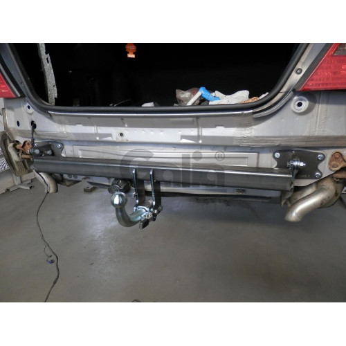 M104C GALIA Полностью оцинкованный фаркоп на Mercedes E-Class w211 седан 2002-2009. Подрозетник убирается за бампер. Тип шара: C (горизонтальный съемный). Без выреза бампера. Нагрузки: 2200/90 кг, масса фаркопа 19,37 кг