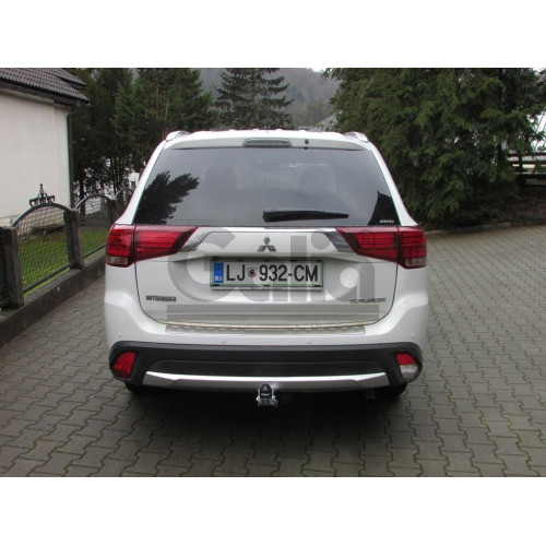 M126A GALIA Полностью оцинкованный фаркоп на Mitsubishi Outlander 2012-2019, 2019-2022. Подрозетник убирается за бампер. Тип шара: A. Подрезка бампера. Нагрузки: 2000/100 кг, масса фаркопа 21,42 кг