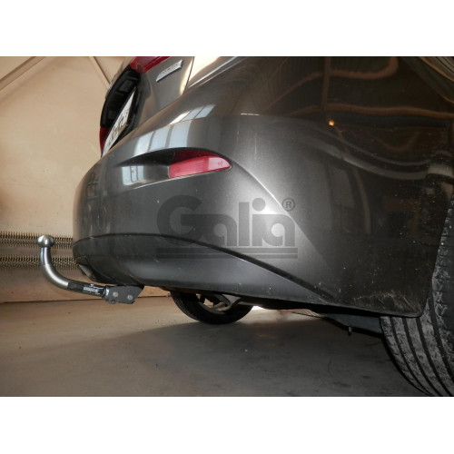 M135C GALIA Полностью оцинкованный фаркоп на Mazda 3 седан 2013-2019. Подрозетник убирается за бампер. Тип шара: C (горизонтальный съемный). Установка без выреза бампера. Нагрузки: 1800/90 кг, масса фаркопа 19,17 кг