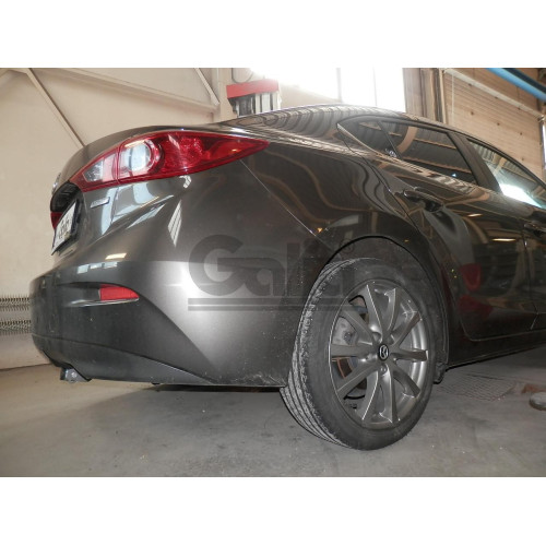 M135C GALIA Полностью оцинкованный фаркоп на Mazda 3 седан 2013-2019. Подрозетник убирается за бампер. Тип шара: C (горизонтальный съемный). Установка без выреза бампера. Нагрузки: 1800/90 кг, масса фаркопа 19,17 кг
