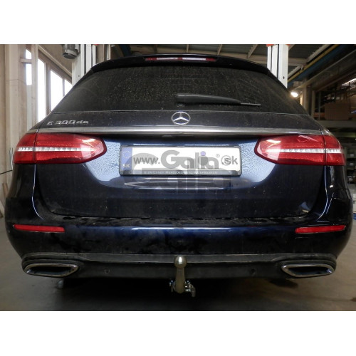 M151C GALIA Полностью оцинкованный фаркоп на Mercedes E-Class w213/s213 седан/универсал 2016-2023. Подрозетник убирается за бампер. Тип шара: C (горизонтальный съемный). Невидимый вырез бампера. Нагрузки: 2100/90 кг, масса фаркопа 20,47 кг